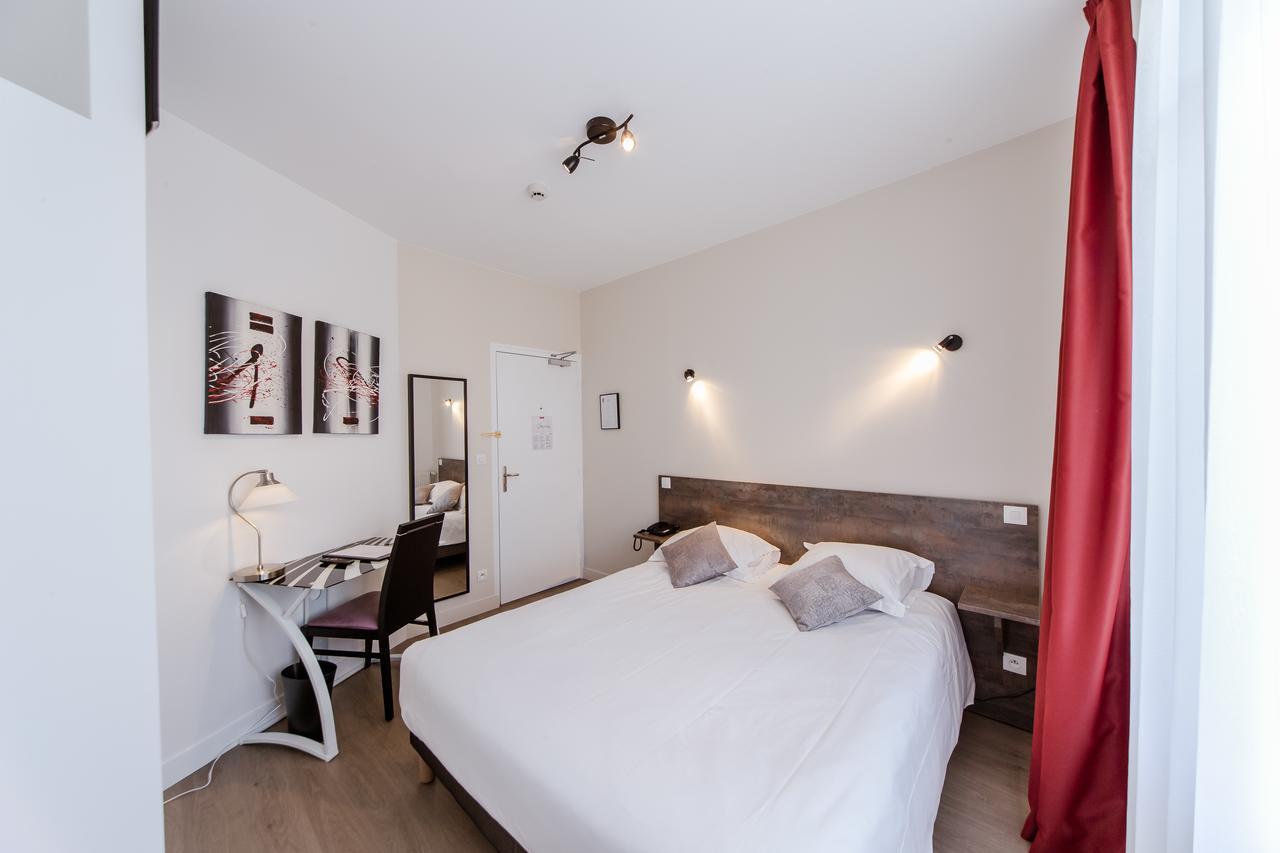 Logis Hotel - Le Petit Bellon Senlis  Exterior foto